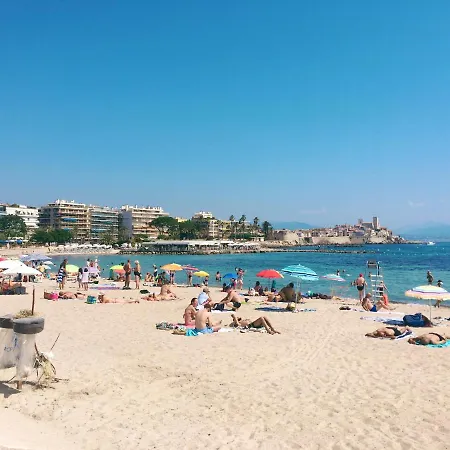 2 Bedroom With Balcony Close To The Sea Antibes