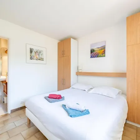 2 Bedroom With Balcony Close To The Sea Antibes
