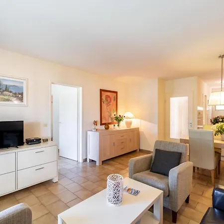 2 Bedroom With Balcony Close To The Sea Apartment *