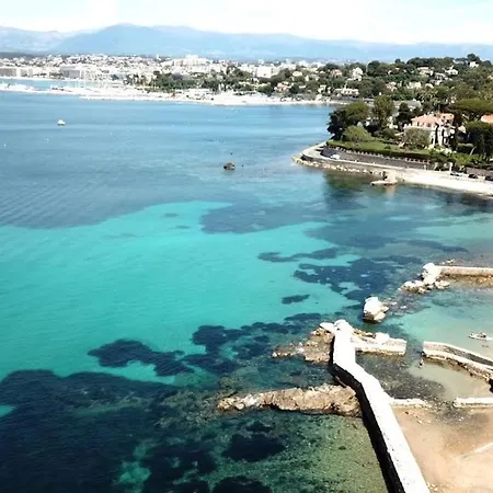 2 Bedroom With Balcony Close To The Sea Apartment Antibes