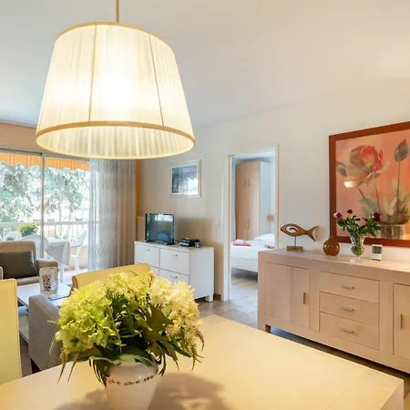 2 Bedroom With Balcony Close To The Sea Apartment Antibes