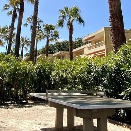 2 Bedroom With Balcony Close To The Sea Antibes