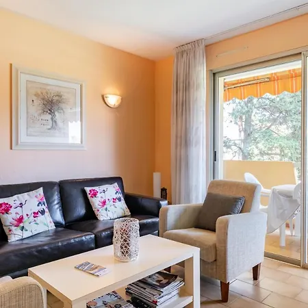 Apartment 2 Bedroom With Balcony Close To The Sea *